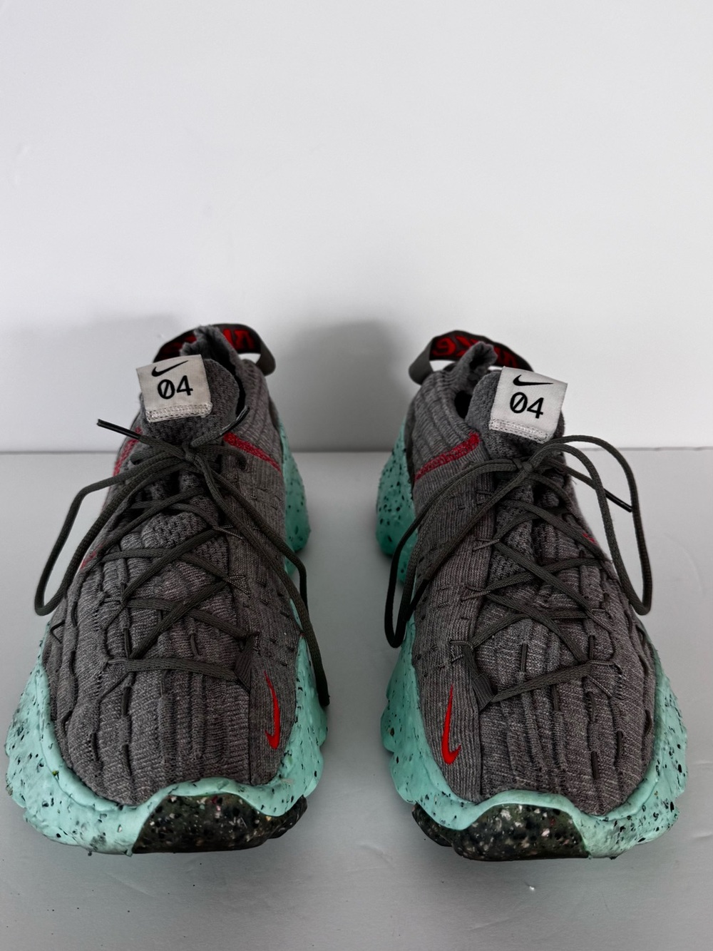 Nike Space Hippie 04 Green Glow Men’s Size 13 Grey Red Crater CZ6398-020